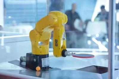 北京國企亮相機器人大會，以顛球、釀酒、造家電展現智能機器人研發實力